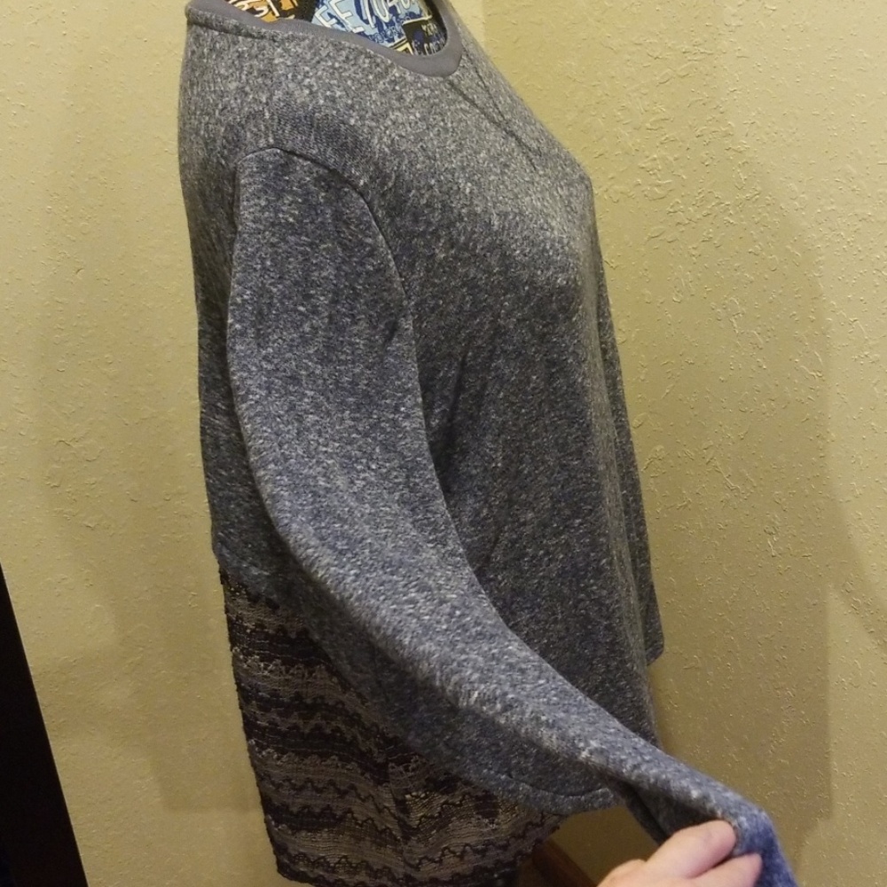 Umgee cute back detail sweatshirt - Picture 2 of 5